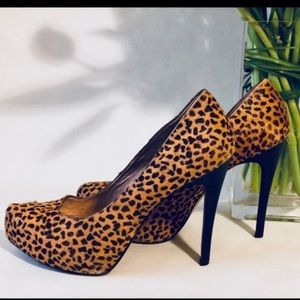 BCBG leopard pony hair pumps❤️